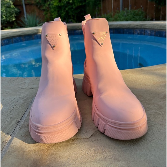Guess Shoes - 🚨RARE🚨 authentic light pink guess Chelsea boots! 🩷